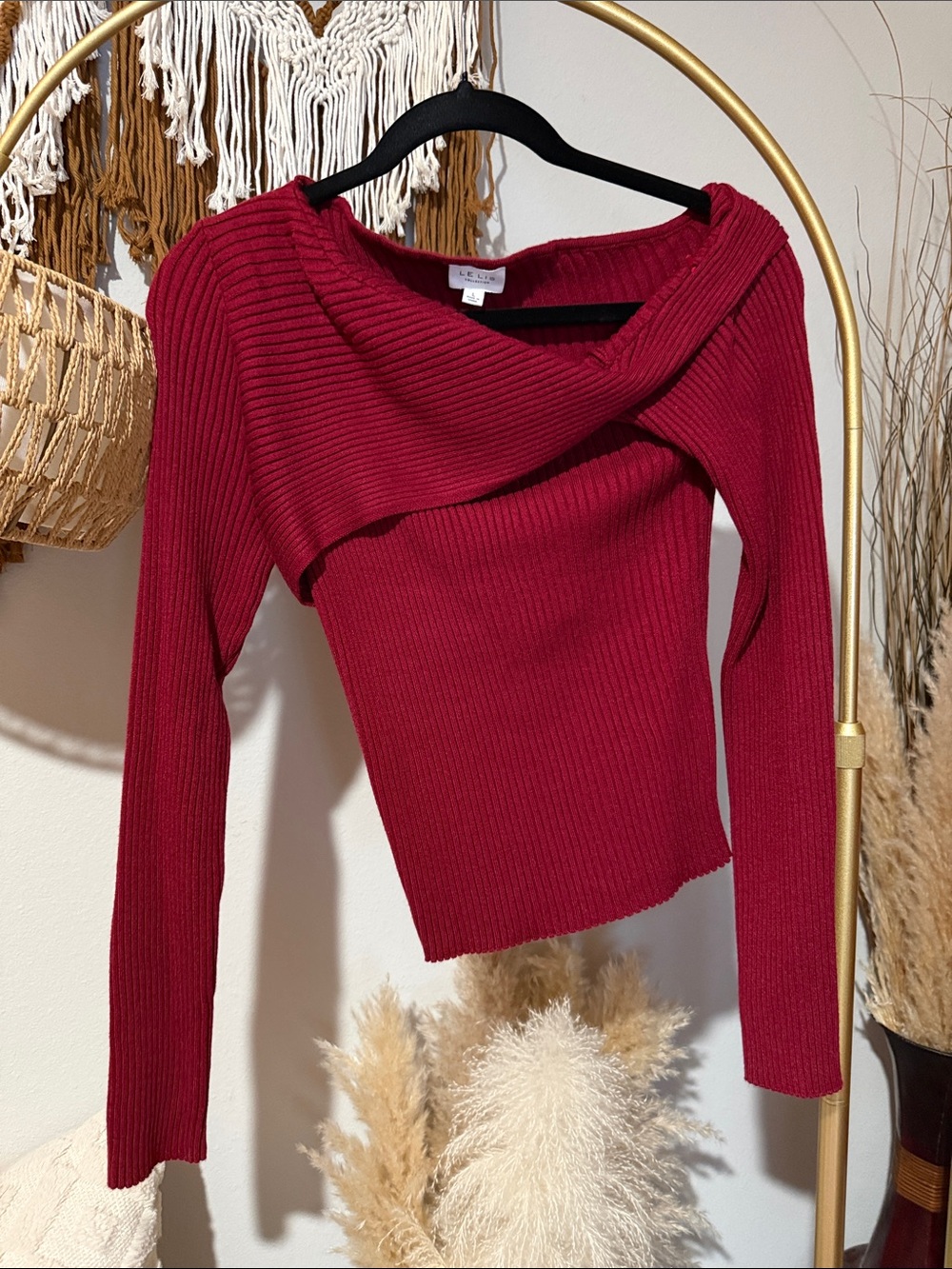 Le Lis Ribbed Off-Shoulder Sweater in Burgundy